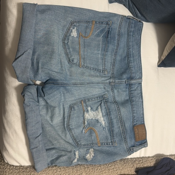 Soft and Baggy American Eagle Light Wash Shorts Sz 8. - Picture 4 of 5